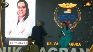 Dr. Vanita Arora awarded by the pioneer Dr. Naresh Trehan